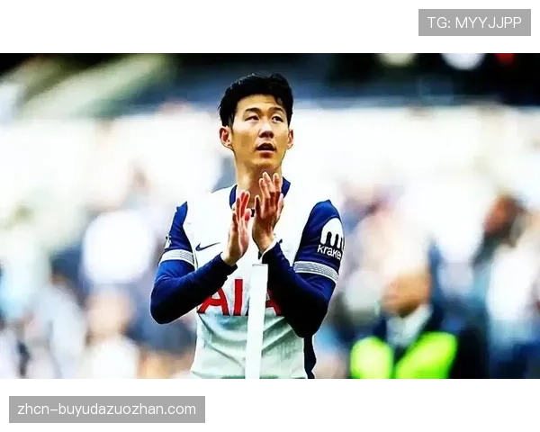 北伦敦德比花絮：热刺新援与旧将孙兴慜交换球衣，看台响起复杂掌声。